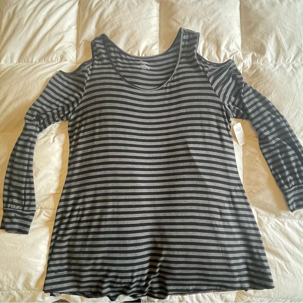 SOMA - off shoulder tunic